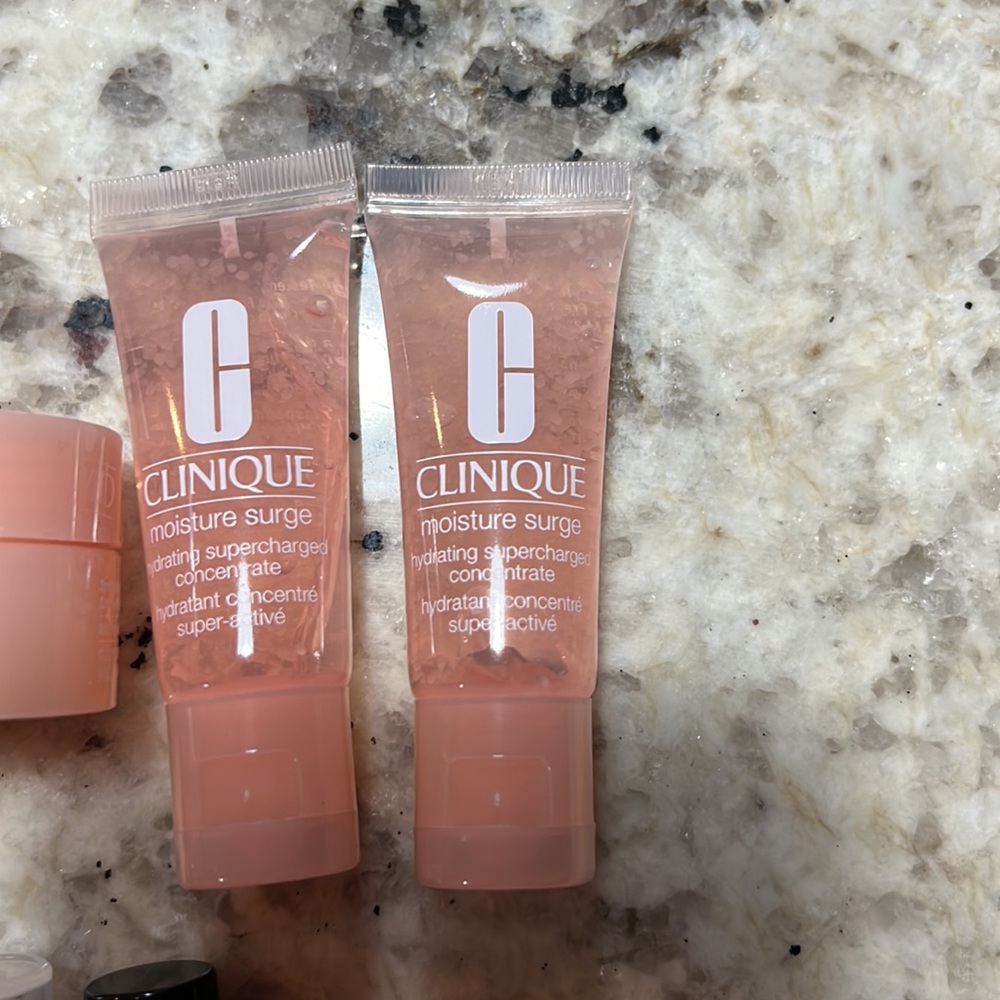 Clinique Bundle - Picture 3 of 6